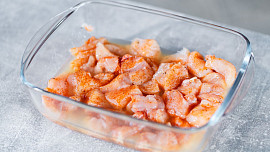 Kuřecí tandoori špízy s koriandrovou omáčkou