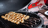 Kuřecí tandoori špízy s koriandrovou omáčkou