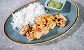 Kuřecí tandoori špízy s koriandrovou omáčkou