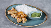 Kuřecí tandoori špízy s koriandrovou omáčkou
