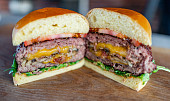 Plněné burgery