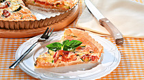 Quiche s cuketou a rajčaty