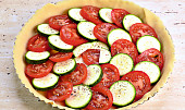 Quiche s cuketou a rajčaty