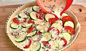 Quiche s cuketou a rajčaty