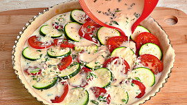 Quiche s cuketou a rajčaty