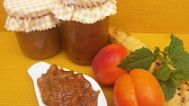 Banánovo-meruňková marmeláda s meduňkou