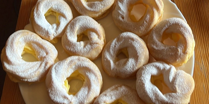 Jednoduché věnečky z odpalovaného těsta