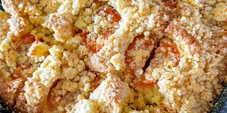 Rychlý hrnkový ovocný koláč s drobenkou (Výborný recept i koláč 😋)