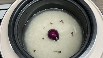 Španělský ptáček s rýží na cibulce