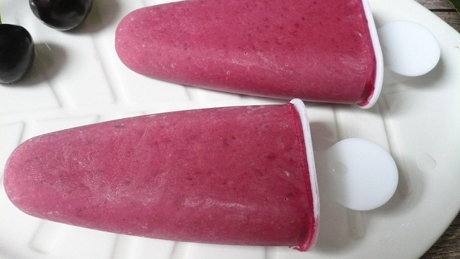 Třešňové nanuky se zakysanou smetanou