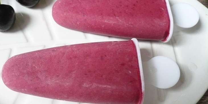 Třešňové nanuky se zakysanou smetanou