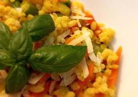 Bulgur s cuketou, mrkví, fazolkami a hráškem