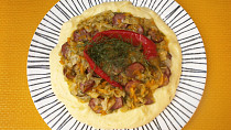 Mladé zelí s klobásou à la bigos