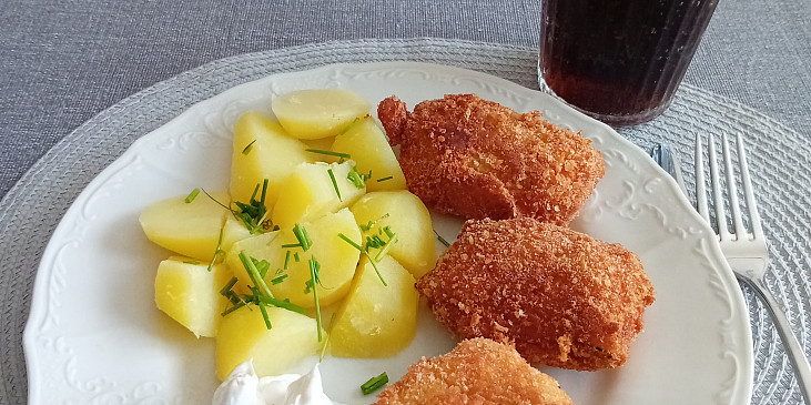 Smažená cuketa se šunkou a sýrem