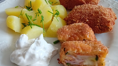 Smažená cuketa se šunkou a sýrem