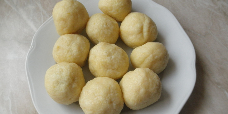 Tvarohové švestkové knedlíky (Tvarohové švestkové knedlíky)