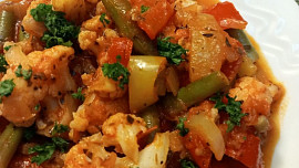 Květák na paprikách, rajčatech a zelených fazolkách