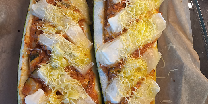 Lenčiny zapečené cuketové lodičky