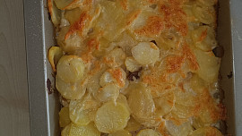 Zapečené brambory s krkovicí podle Pepy Nemravy