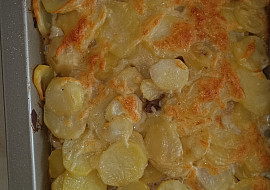 Zapečené brambory s krkovicí podle Pepy Nemravy (brambory)