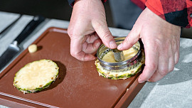 Grilovaný ananas s karamelem a zmrzlinou