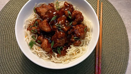 Kuřecí kousky v domácí Sweet chilli omáčce