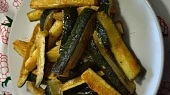 Pečená cuketa s česnekovo-koprovým dipem
