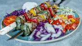 Šafránové špízy (šiškebab) na grilu