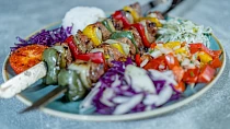 Šafránové špízy (šiškebab) na grilu