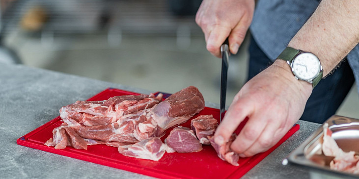 Šafránové špízy (šiškebab) na grilu