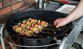 Šafránové špízy (šiškebab) na grilu
