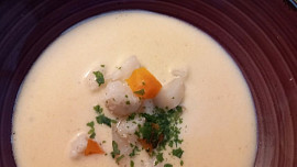 Smetanová polévka s květákem a kořenovou zeleninou