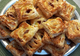 Listové koláčky s krémovou náplní a džemem