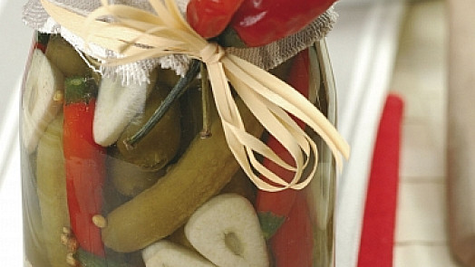 Pálivé okurky s chilli papričkami