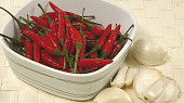 Pálivé okurky s chilli papričkami