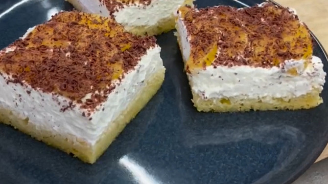 Rychlé řezy se zakysankou a ovocem