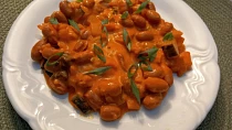 Borlotti fazole se zeleninou v pikantní omáčce