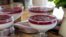 Panna cotta s malinovou omáčkou