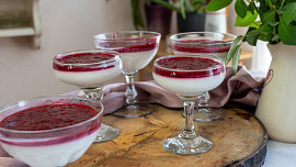 Panna cotta s malinovou omáčkou