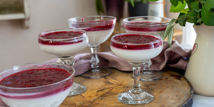 Panna cotta s malinovou omáčkou