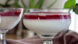 Panna cotta s malinovou omáčkou
