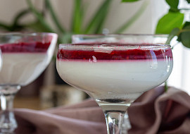 Panna cotta s malinovou omáčkou