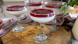 Panna cotta s malinovou omáčkou