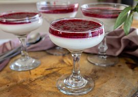 Panna cotta s malinovou omáčkou