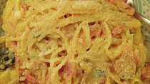 Spaghetti s Lučinou, anglickou slaninou a ředkvičkami