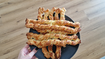 Sýrové tyčinky z listového těsta
