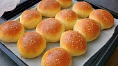 Hamburgerové bulky (včetně celozrnné varianty)