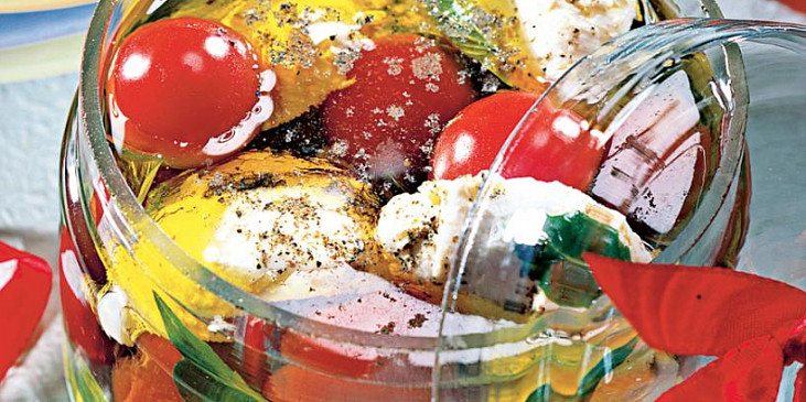 Marinovaná rajčata s mozzarellou