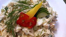 Fit zelný salát se žloutkovým dresinkem