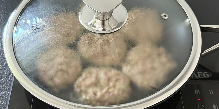Karbanátky s cuketou jako obláčky